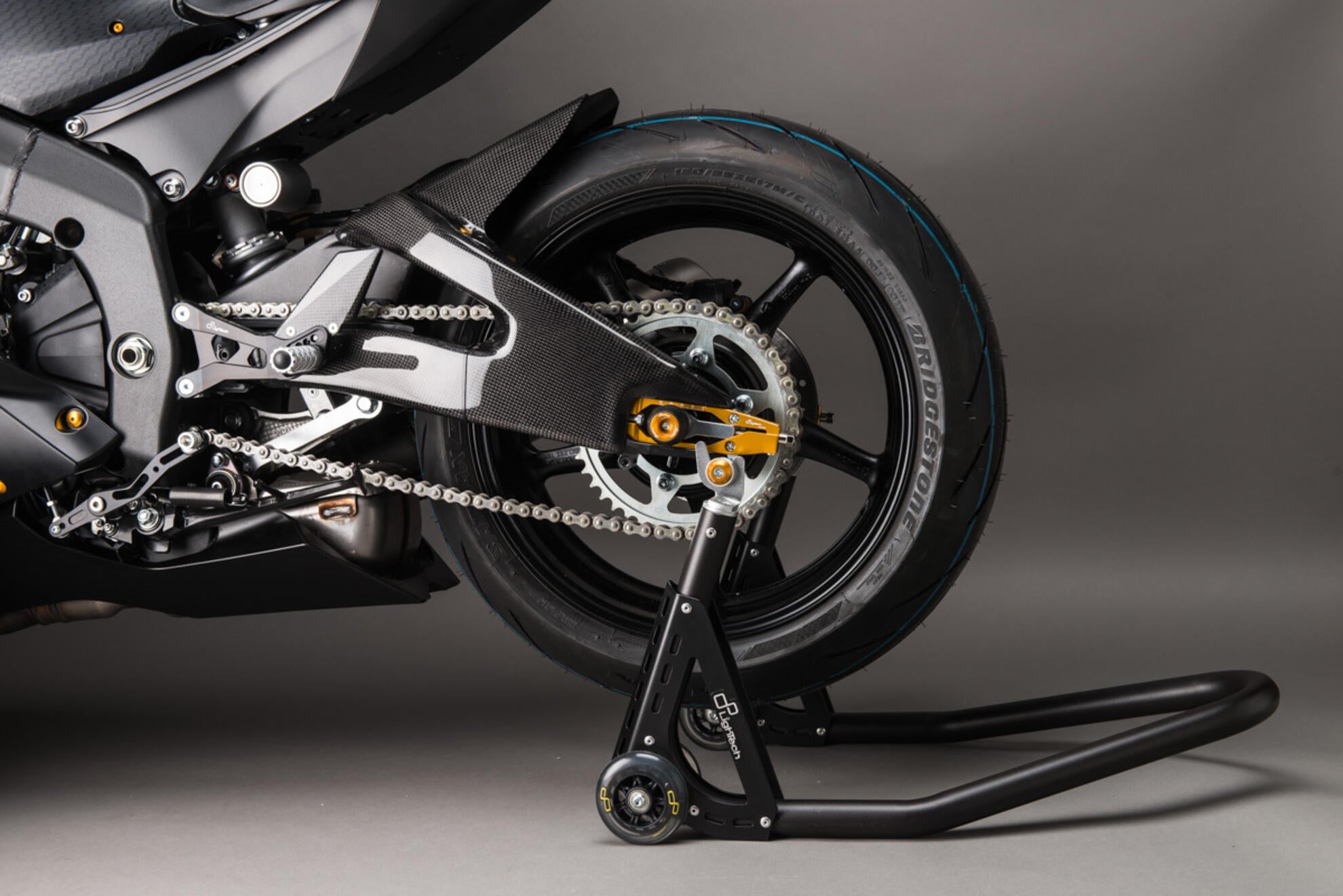 Schwingenabdeckung Carbon LighTech Yamaha YZF-R6 RJ27 (17-25) CARY9961