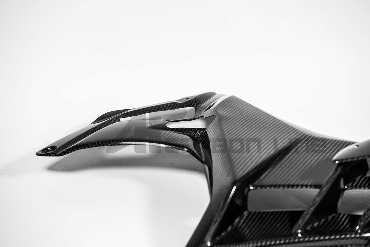 Side part on the left 200g AP carbon line Aprilia RSV4/RR/1100 Factory (21-25)