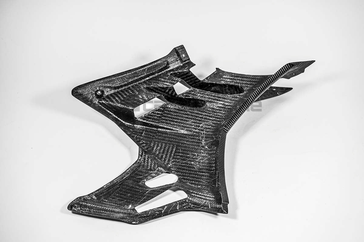 Side part on the left 200g AP carbon line Aprilia RSV4/RR/1100 Factory (21-25)