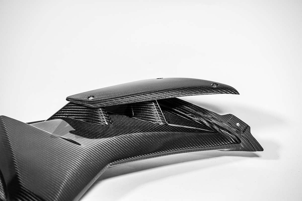 Side part on the right 200g AP carbon line Aprilia RSV4/RR/1100 Factory (21-25)
