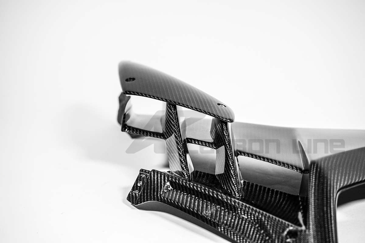 Side part on the right 200g AP carbon line Aprilia RSV4/RR/1100 Factory (21-25)