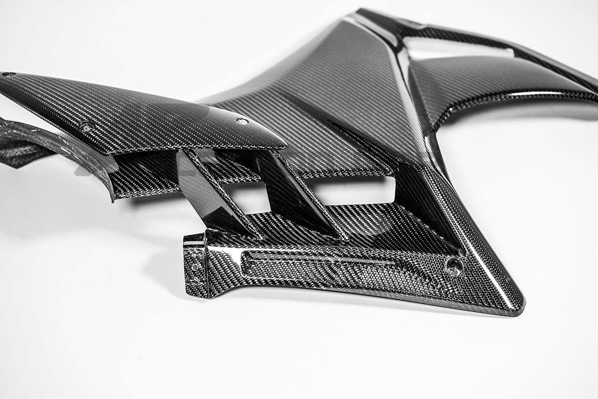 Side part on the right 200g AP carbon line Aprilia RSV4/RR/1100 Factory (21-25)