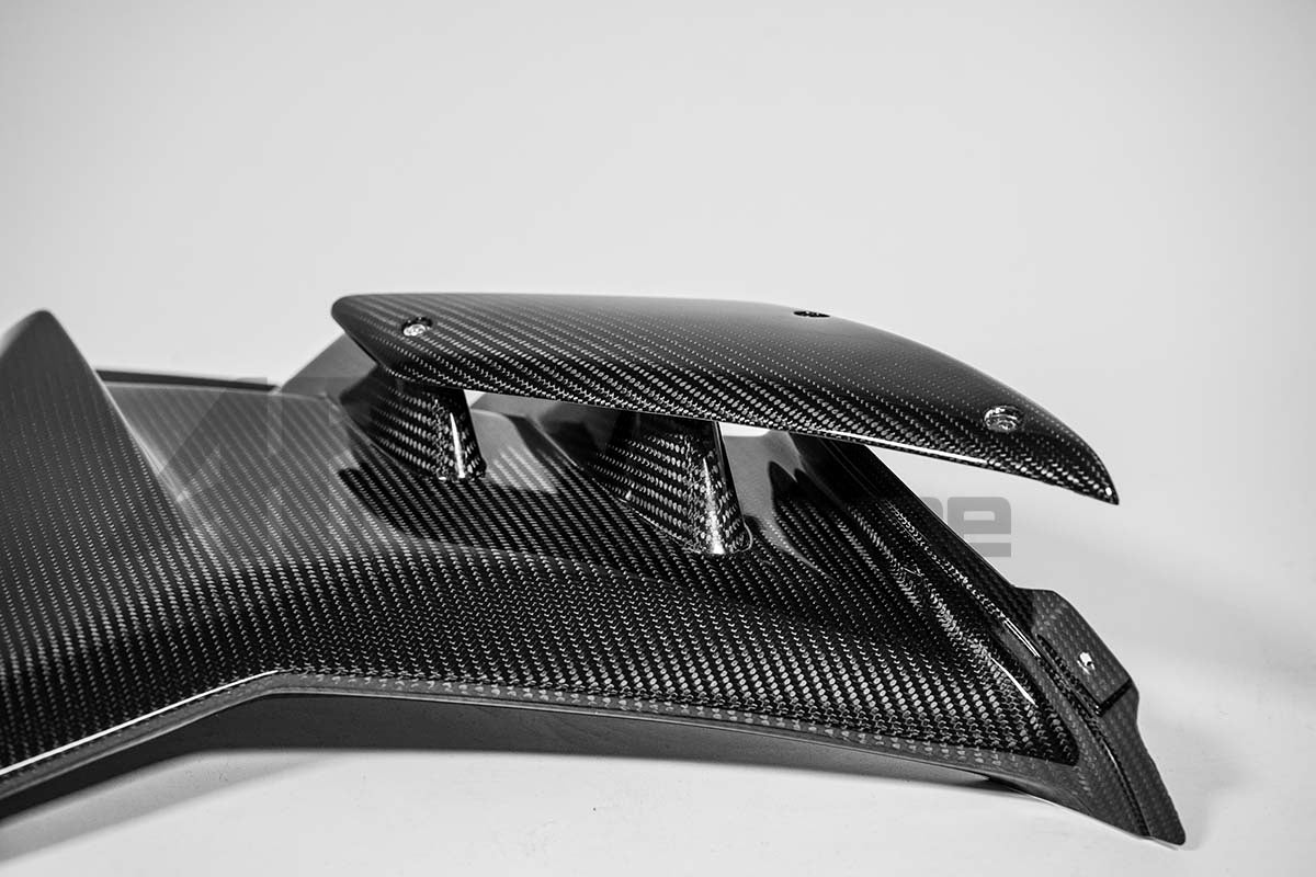 Side part on the right 200g AP carbon line Aprilia RSV4/RR/1100 Factory (21-25)