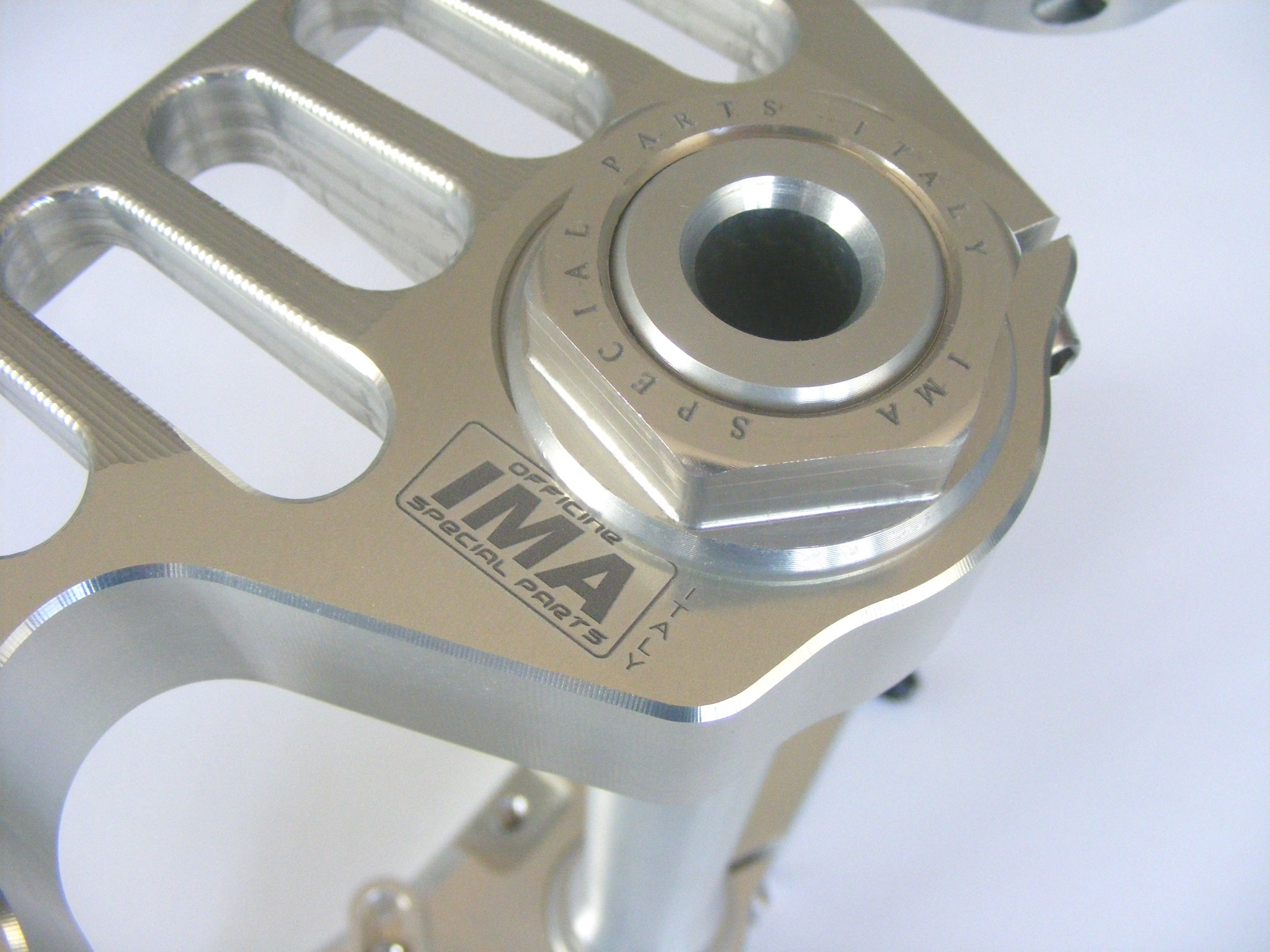 IMA Special Parts Racing Gabel Bridge with an adjustable offset Ducati Panigale V4/S (2025)