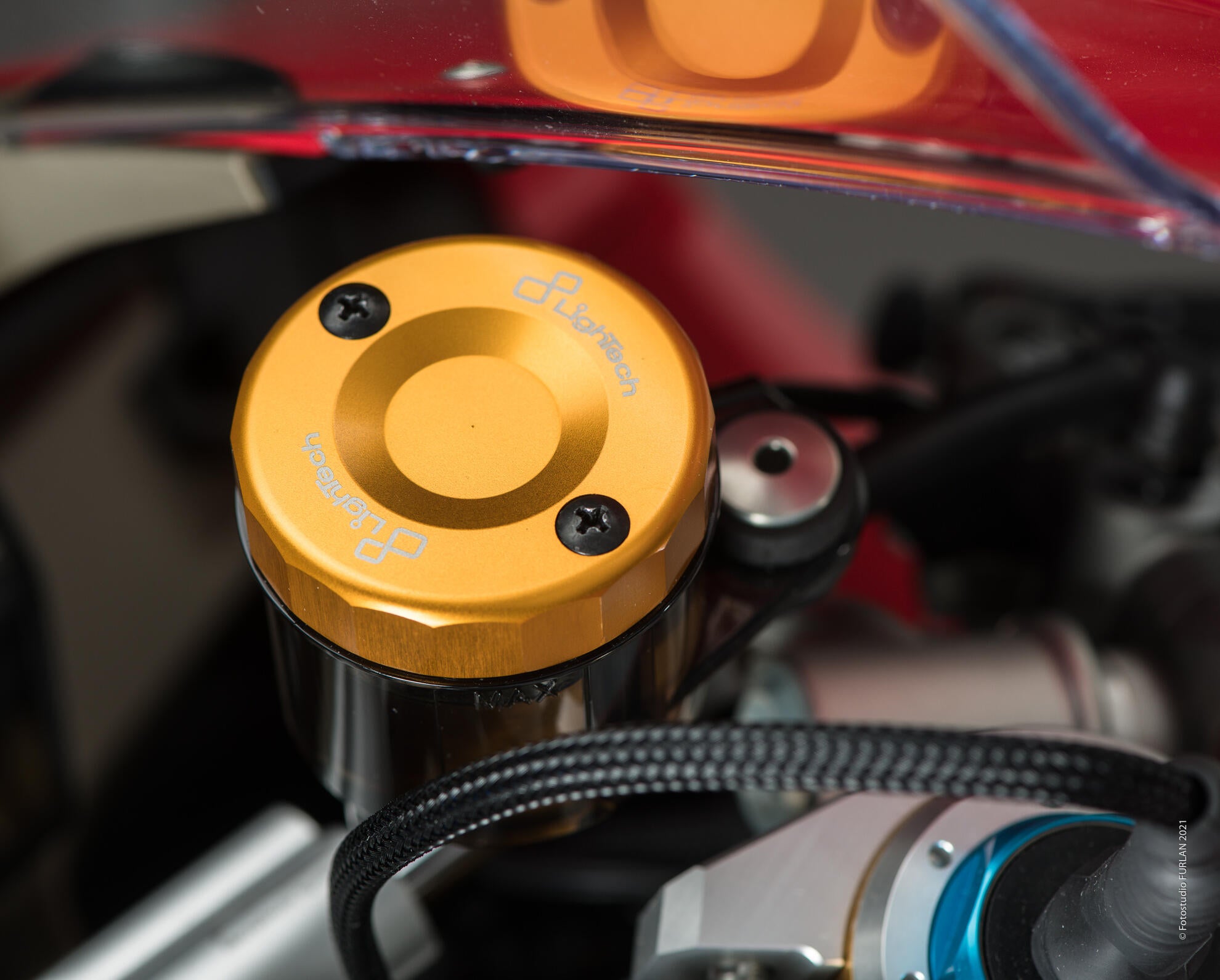 Tapa del contenedor de compensación en la tecnología frontal Ducati Panigale 959 (16-19) FBC04