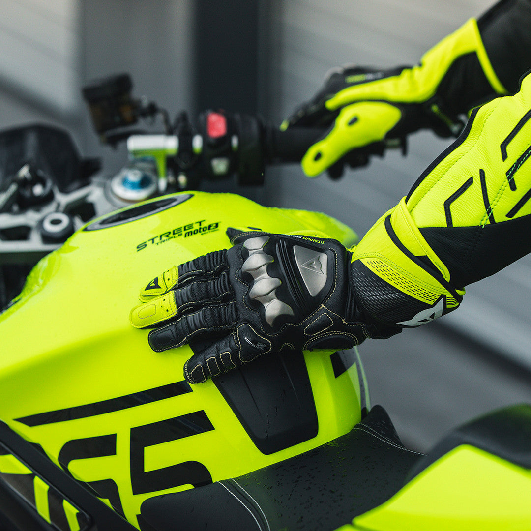 Dainese Full Metal 7 Racing Motorcycle Guantes de cuero | Hombres | Negro/Amarillo de neón | 201810001462000