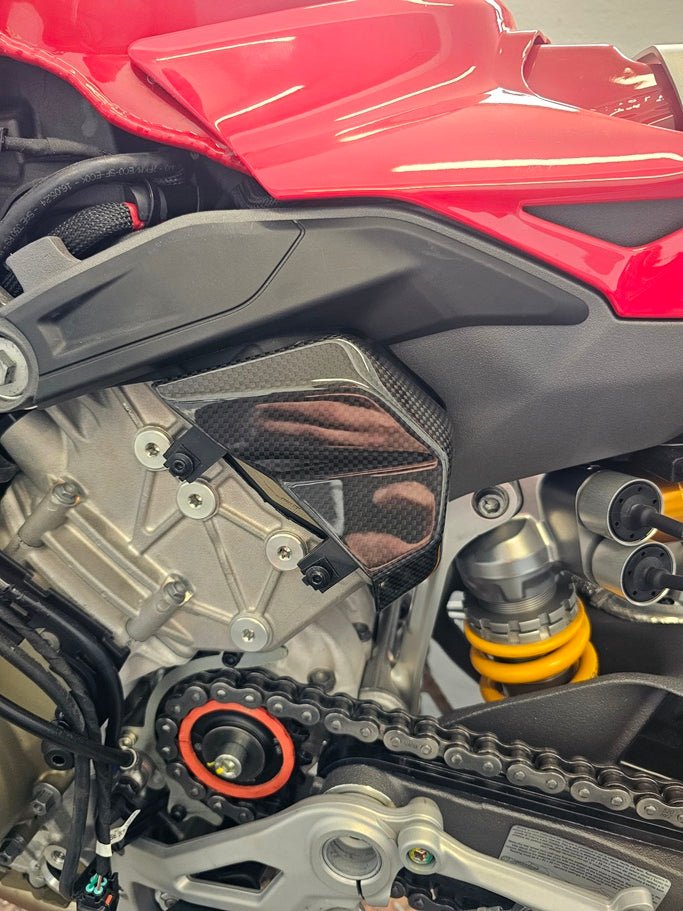Cubiertas de la cabeza del cilindro sobre el carbono Fullsix Ducati Panigale V4/S (2025)
