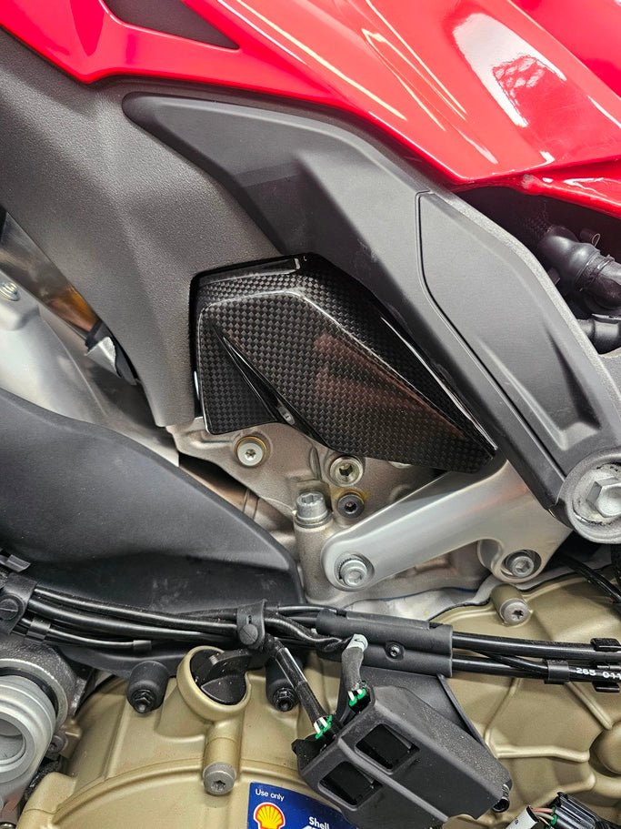Cubiertas de la cabeza del cilindro sobre el carbono Fullsix Ducati Panigale V4/S (2025)