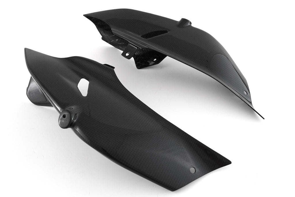 El centro de cubierta trasera + debajo del carbono de la carrera Fullsix Ducati Panigale V4/S (2025)