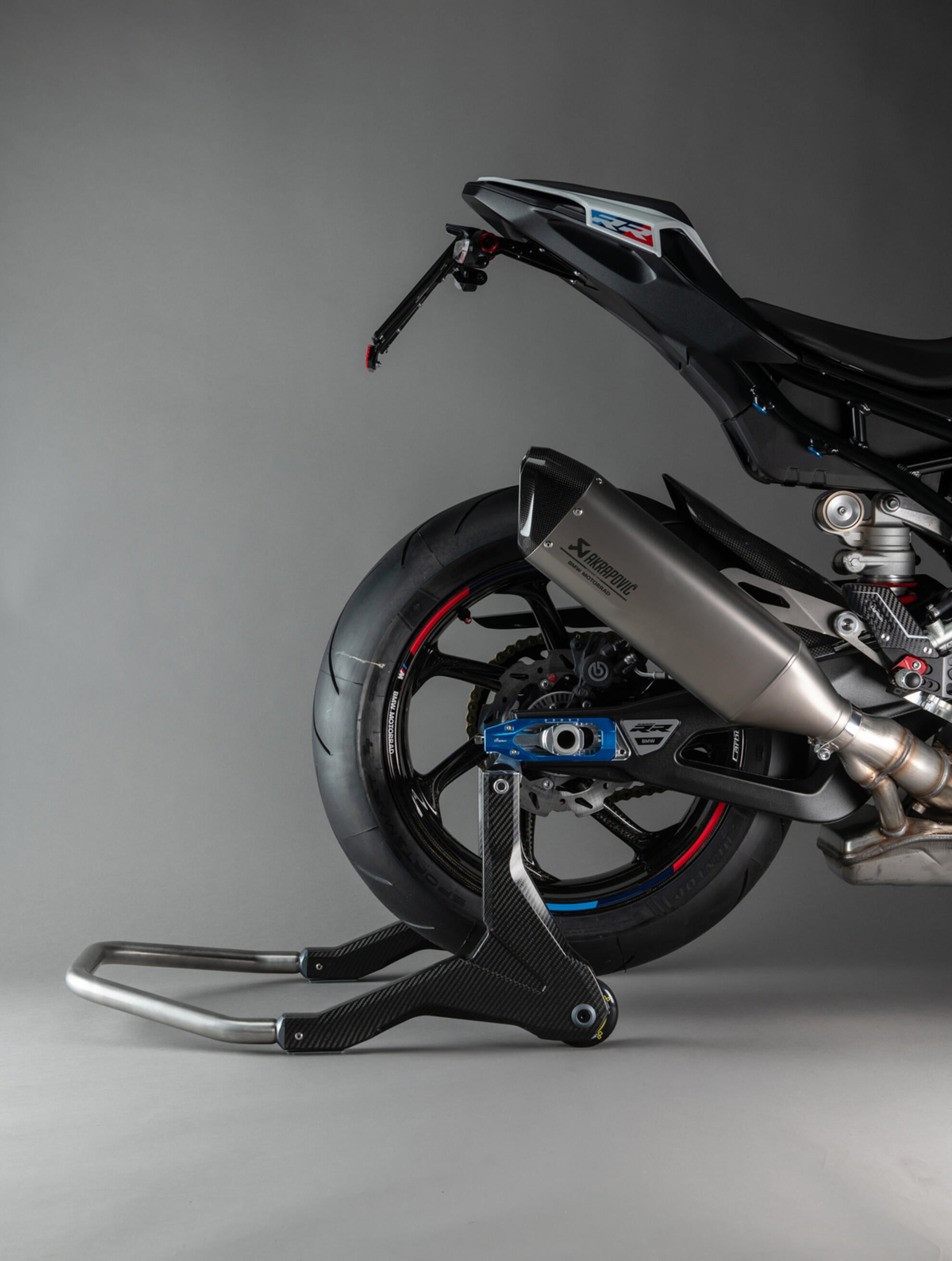 Carbon rear wheel stand Lighteech Ducati Panigale V4/S (2025) with rolling RSC004R