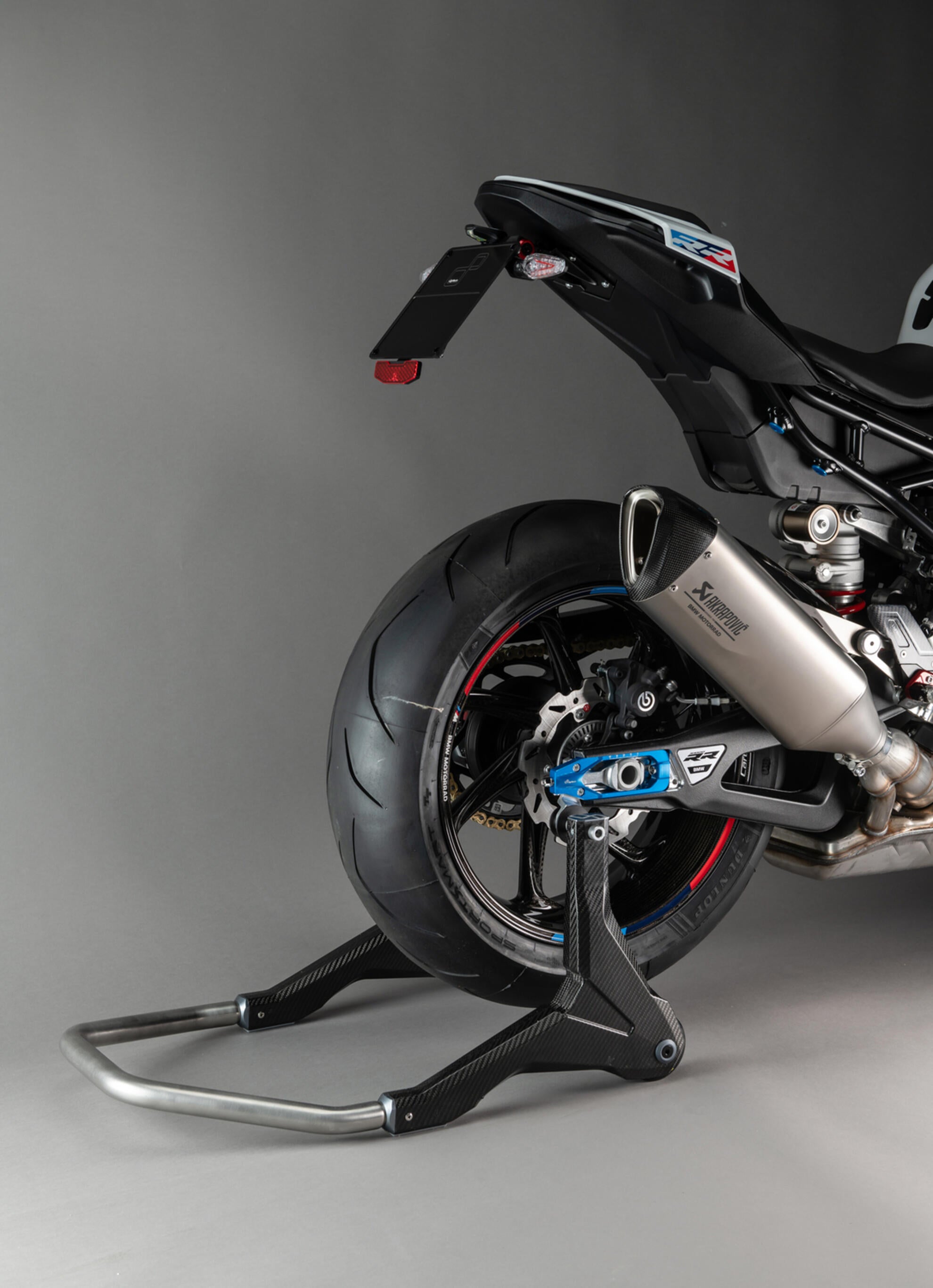 Carbon rear wheel stand Lighteech Ducati Panigale V4/S (2025) with rolling RSC004R