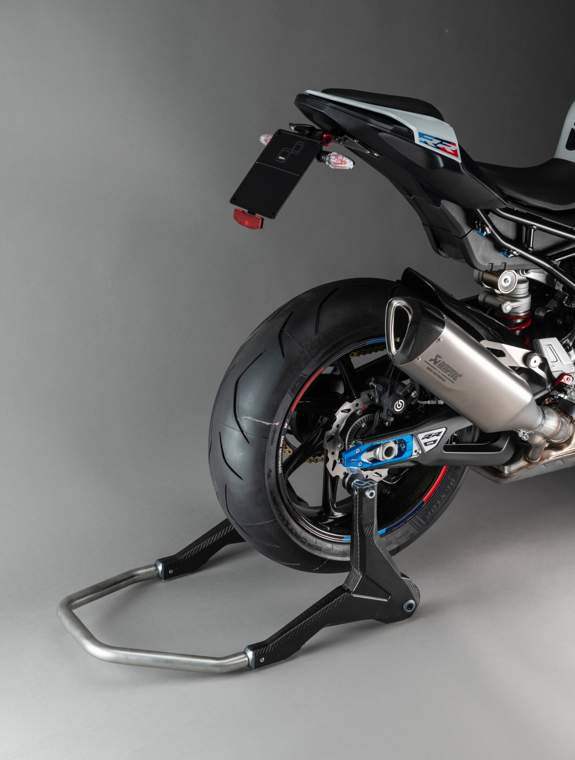 Carbon rear wheel stand Lighteech Ducati Panigale V4/S (2025) with rolling RSC004R