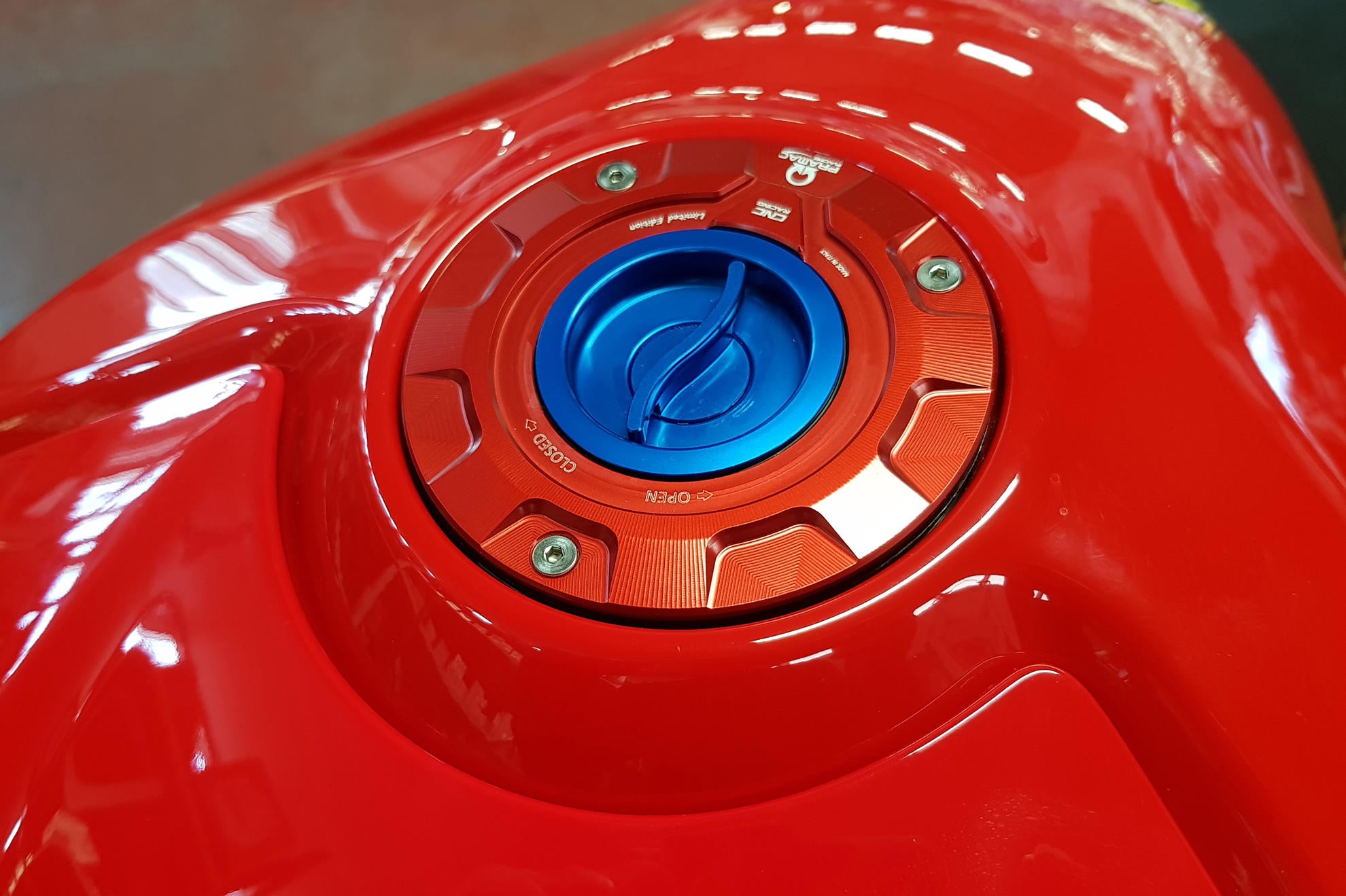 Tankdeckel mit Schnellverschluss Pramac Racing Limited Edition CNC Racing Ducati Panigale V4/S (2025) TS423PR