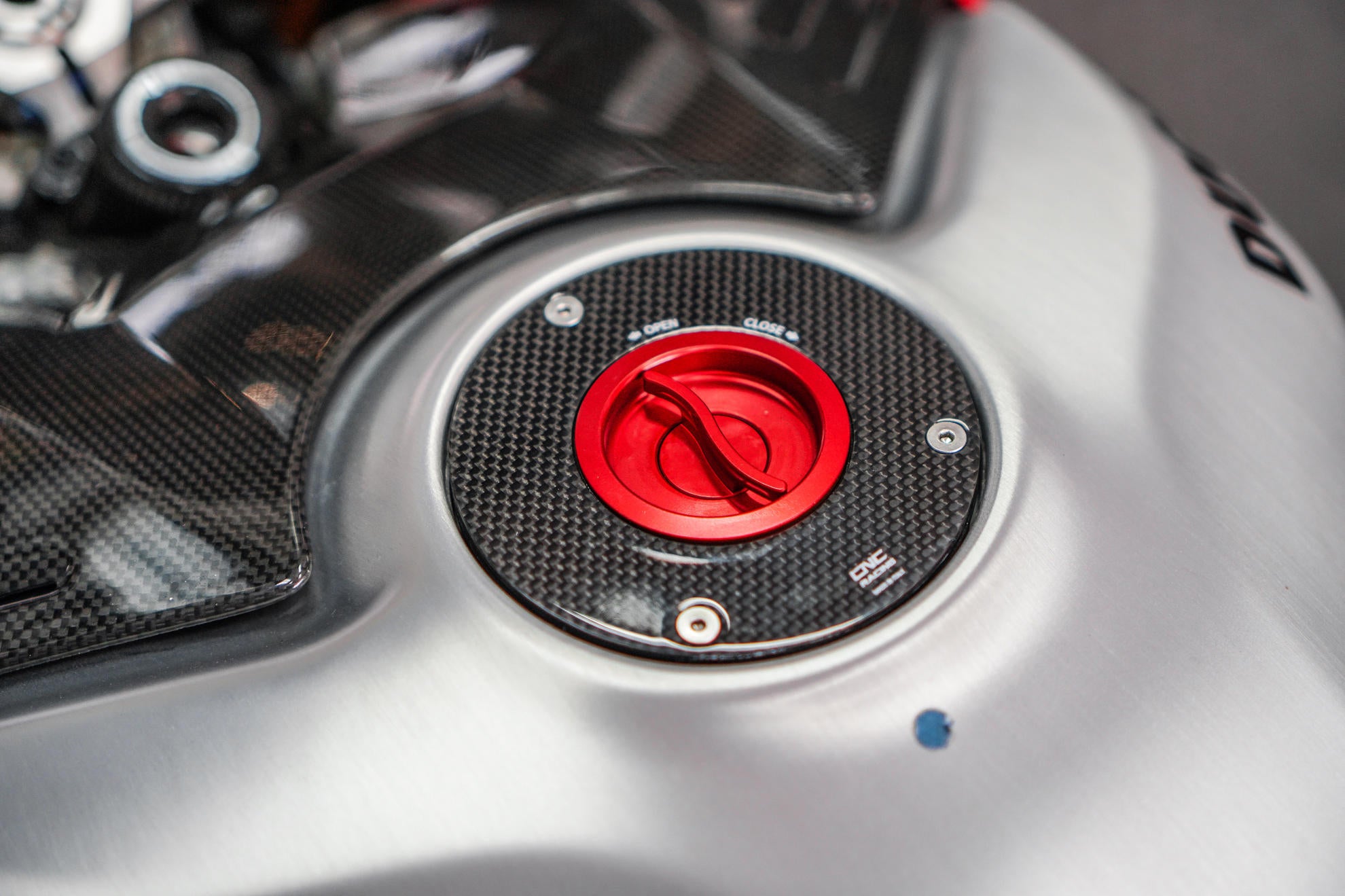 Tankdeckel Carbon CNC Racing Ducati Panigale V4/S (2025) TSB21