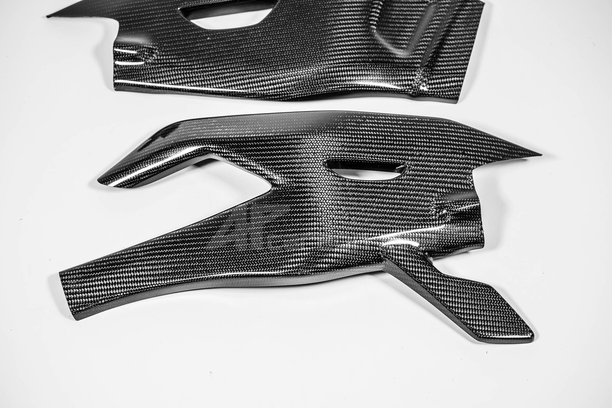 Schwingenabdeckungen 200g AP Carbon Line Yamaha YZF-R1/M RN32, RN49 und RN65 (15-25)