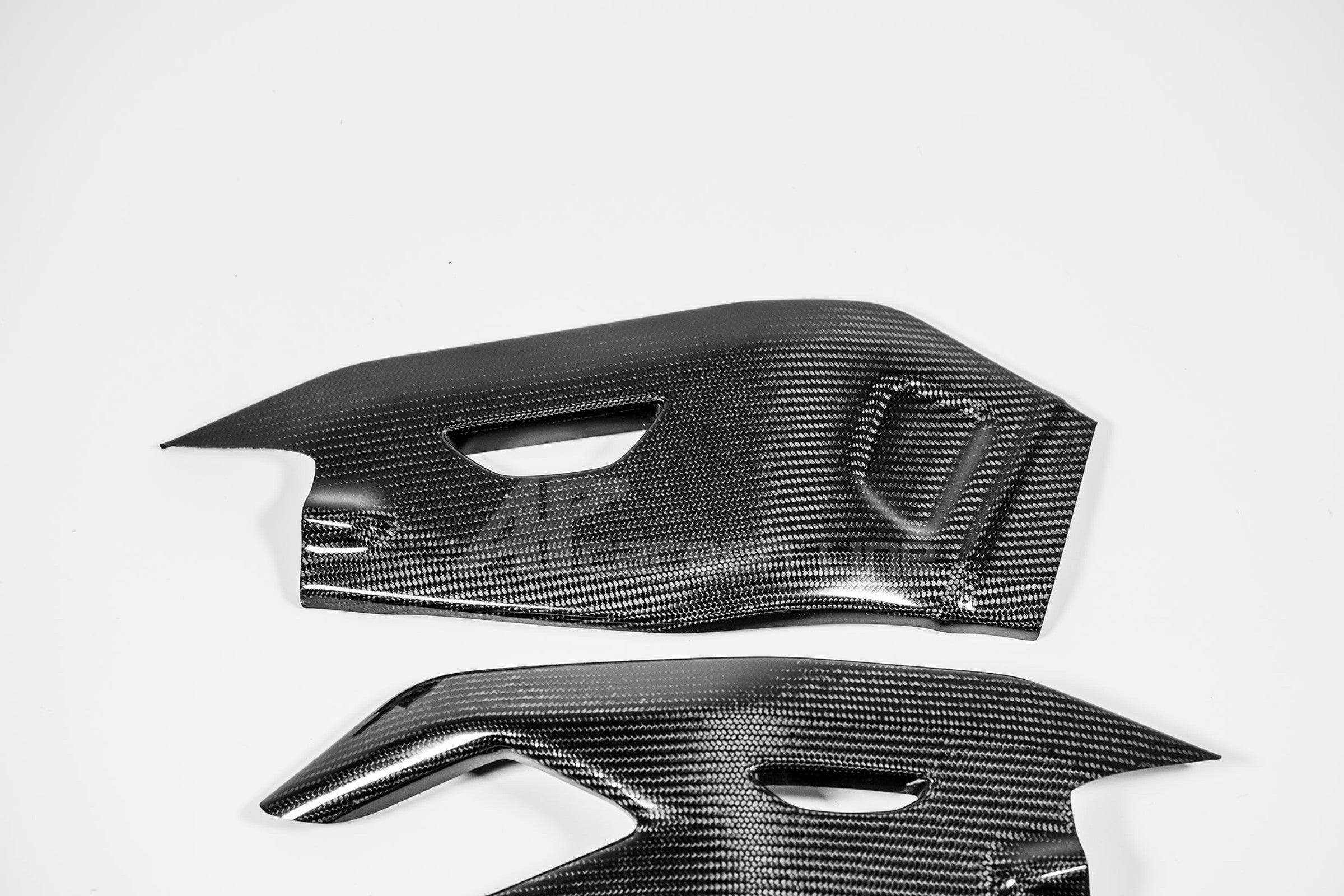 Schwingenabdeckungen 200g AP Carbon Line Yamaha YZF-R1/M RN32, RN49 und RN65 (15-25)