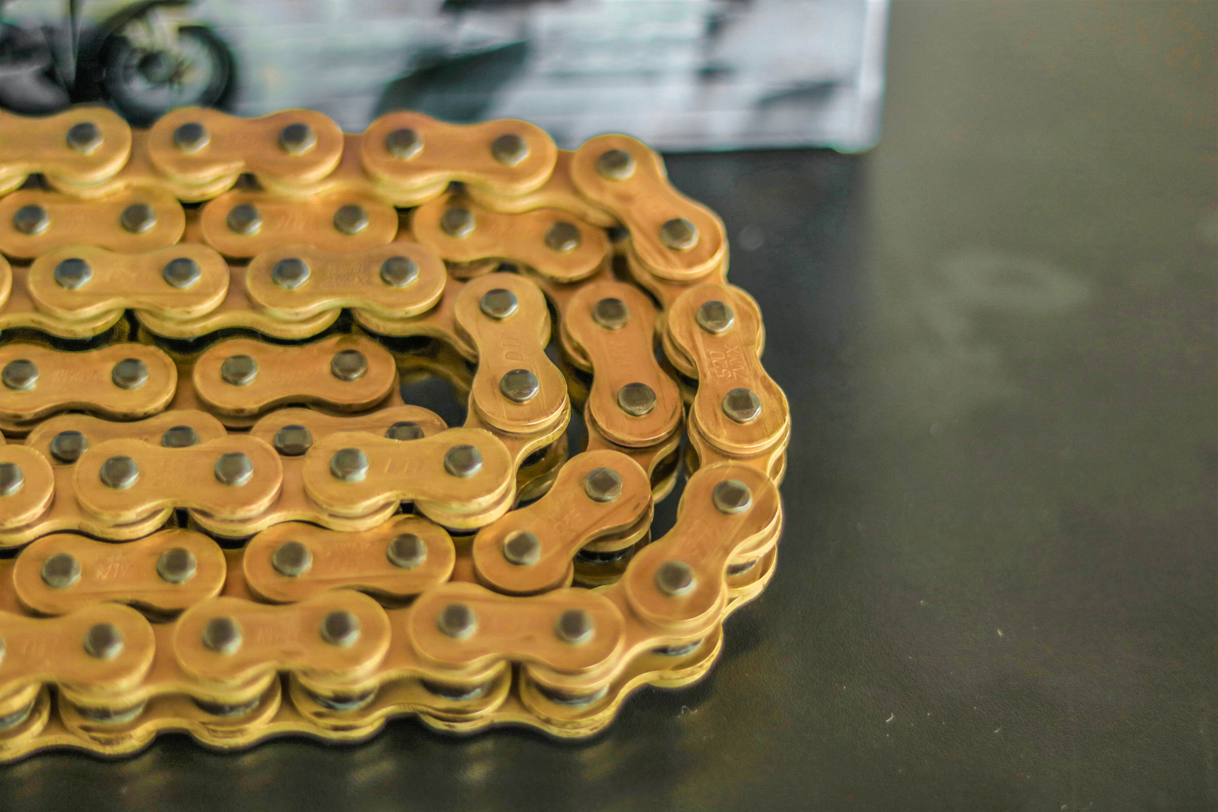 D.I.D 520ZVM-X X-ring chain 520 G&G open with rivet lock – 100 to 132 links