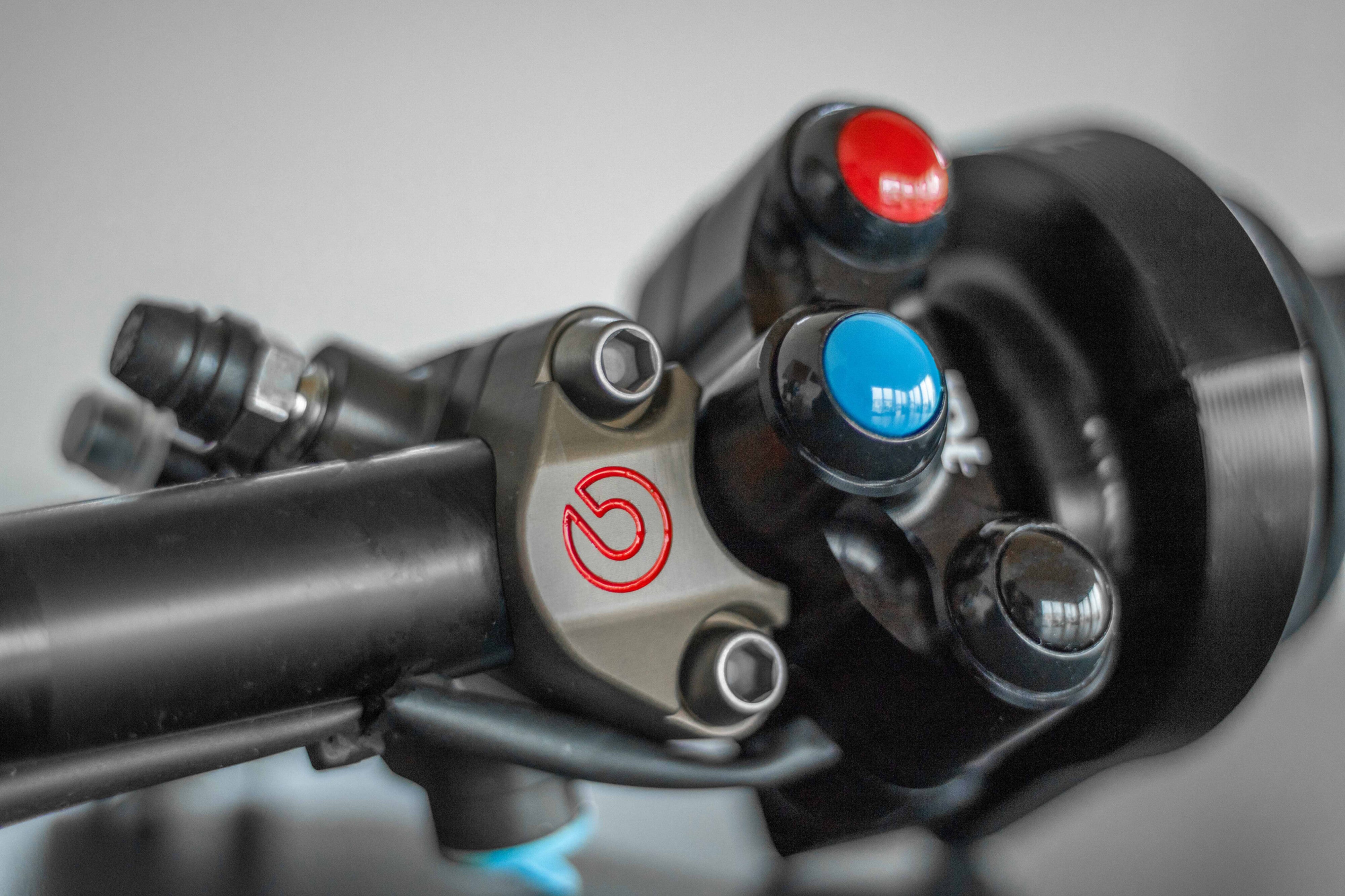 Brembo Special morsetto del manubrio incluso il foro per l'interruttore del manubrio