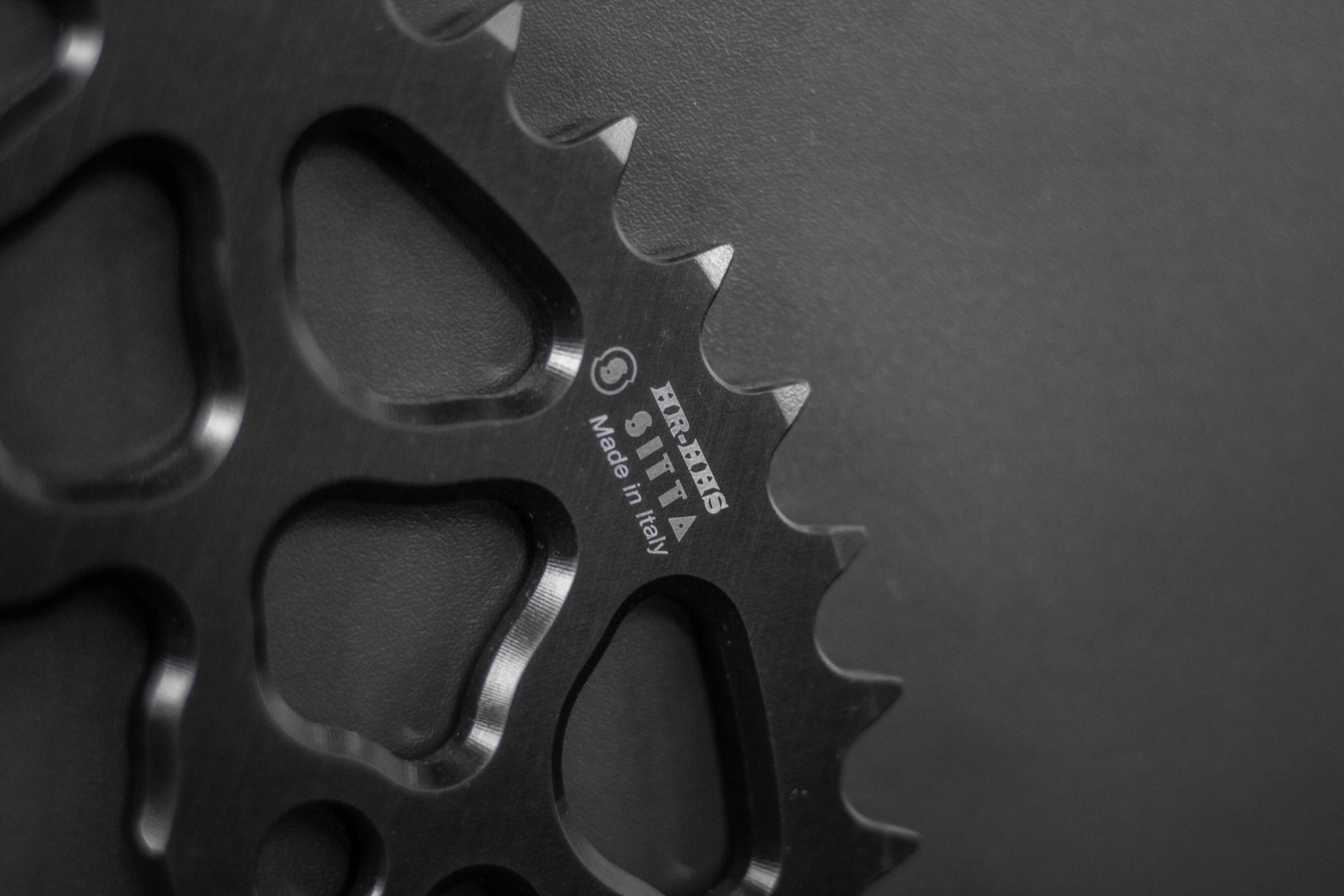 Sitta GP Rueda de cadena de aluminio BMW HP Rueda de forja HP4 y HP4 Race (204Y-HR20GP) – 37-47 dientes, división 520