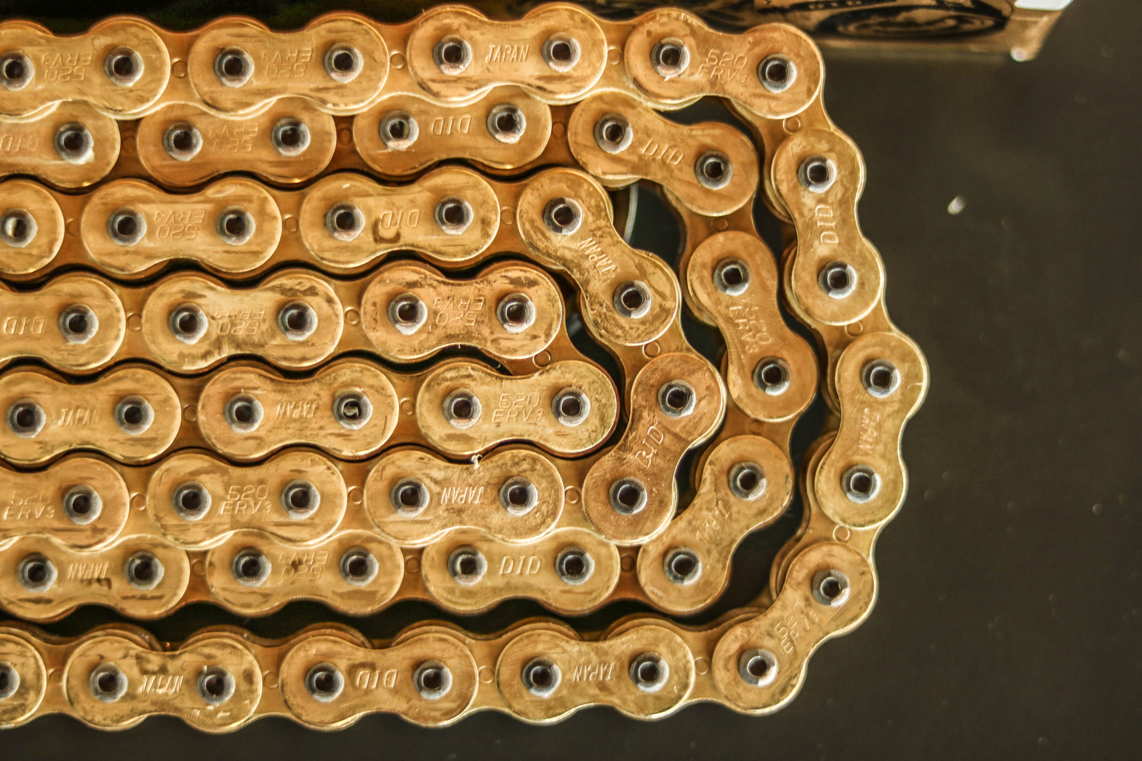 D.I.D 520ERV7 X-ring chain 520 G&G open with rivet lock – 100 to 130 links