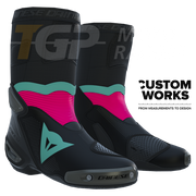 Dainese Axial 2 Air Racing und Straßen Motorradstiefel Herren | Schwarz / Fuxia / Sardinia Sea Blue | Custom Works
