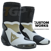 Dainese Axial 2 stivali da motociclista Racing e strada | Uomo | Perla bianco / Magnesio | Custom Works 