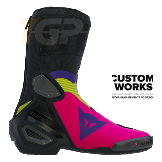 Dainese Axial 2 Racing und Straßen Motorradstiefel | Herren | Fuxia / Viola / Fluogelb | Custom Works