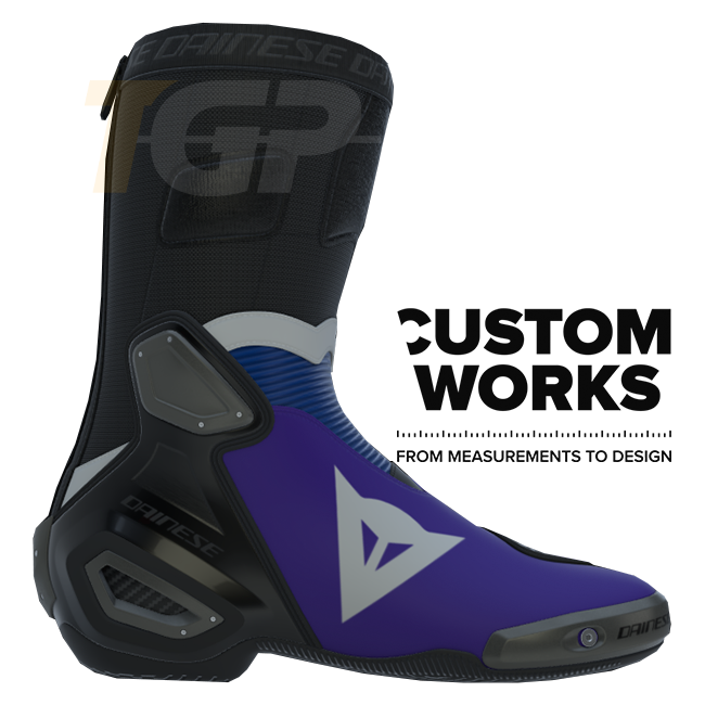 Dainese Axial 2 Air botas de corrida e de estrada para motociclos Prima Pramac Yamaha MotoGP Replica | Homem | Roxo / Azul Yamaha / Branco | Custom Works 