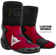 Dainese Axial 2 Racing und Straßen Motorradstiefel Nicolò Bulega Replica 2026 | Herren | Dainese Rot / Weiß | Custom Works