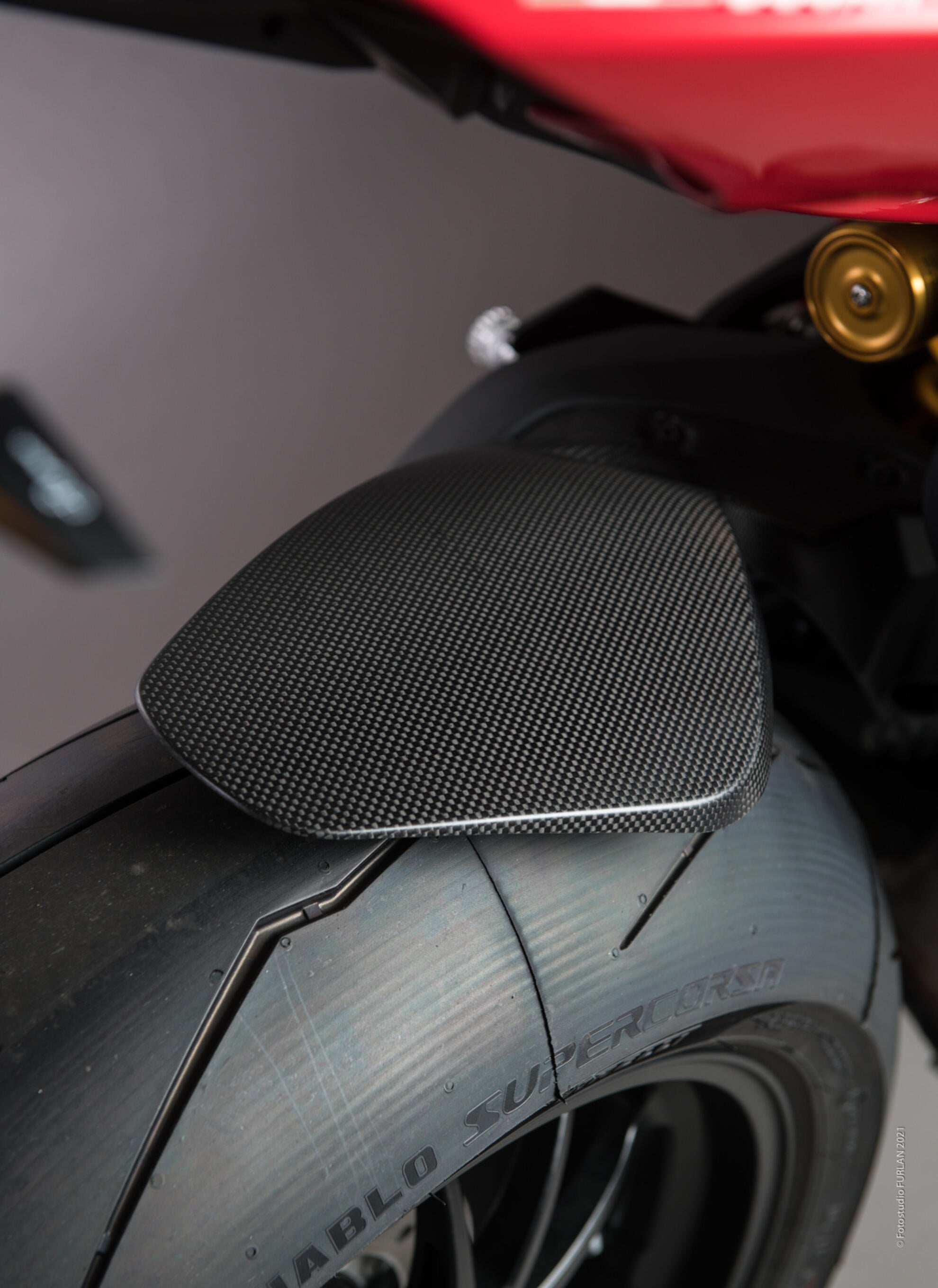 Paraurti posteriore in carbonio LighTech Ducati Panigale V4/S/R (18-24) CARD0820 