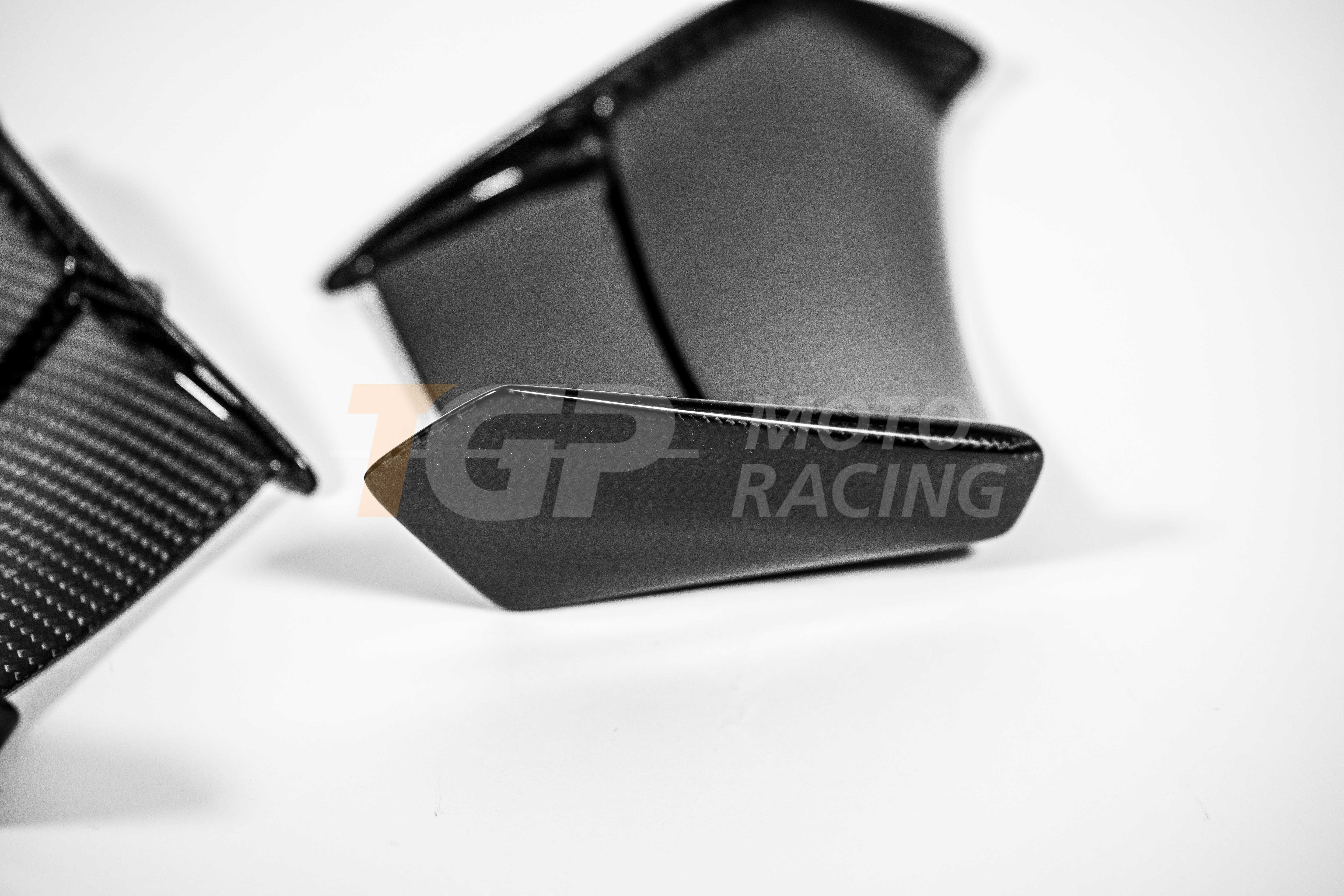 Ailerons 200 g Carbone AP Carbon Line Ducati Panigale V4 R (2026) 