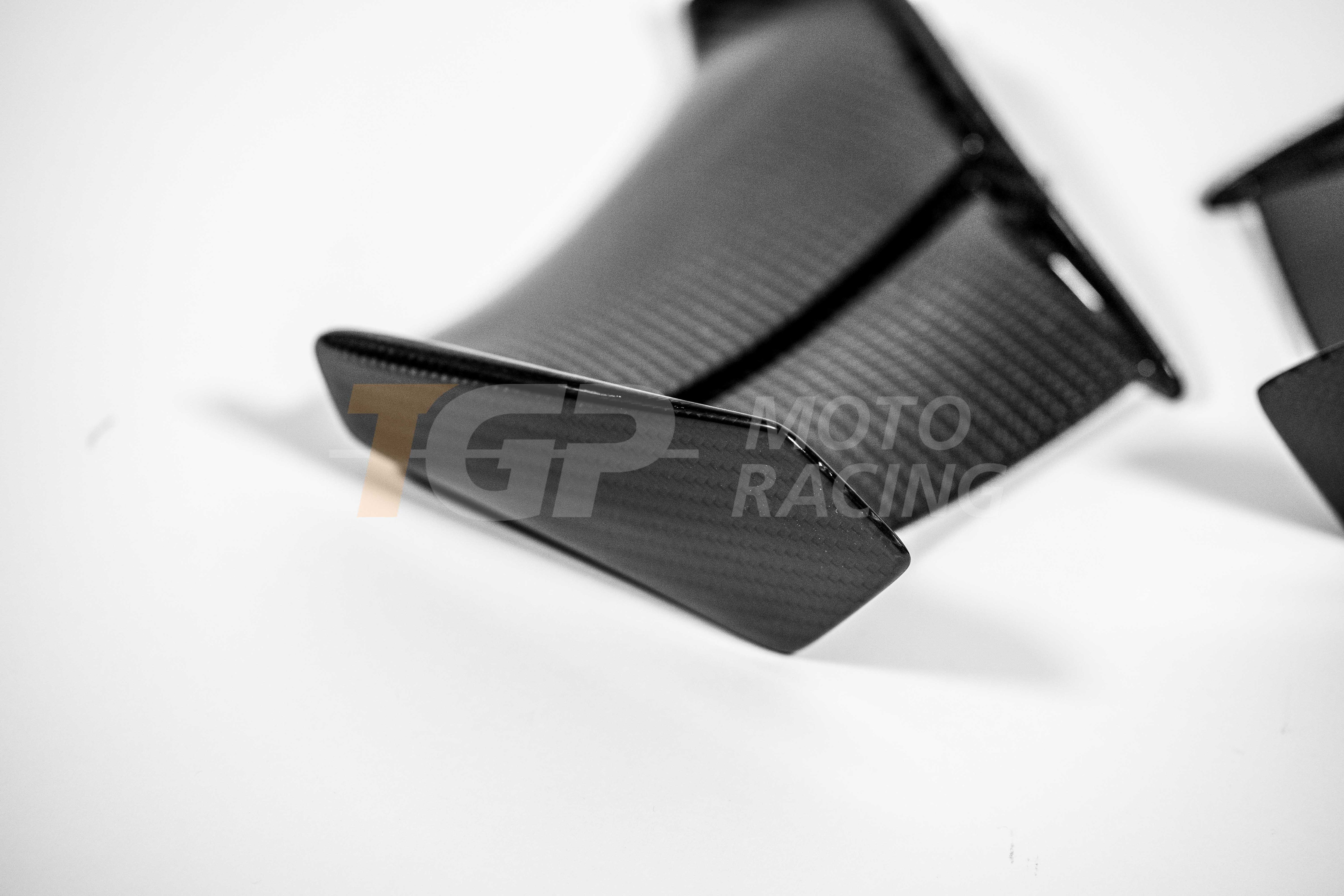 Ailerons 200 g Carbone AP Carbon Line Ducati Panigale V4 R (2026) 