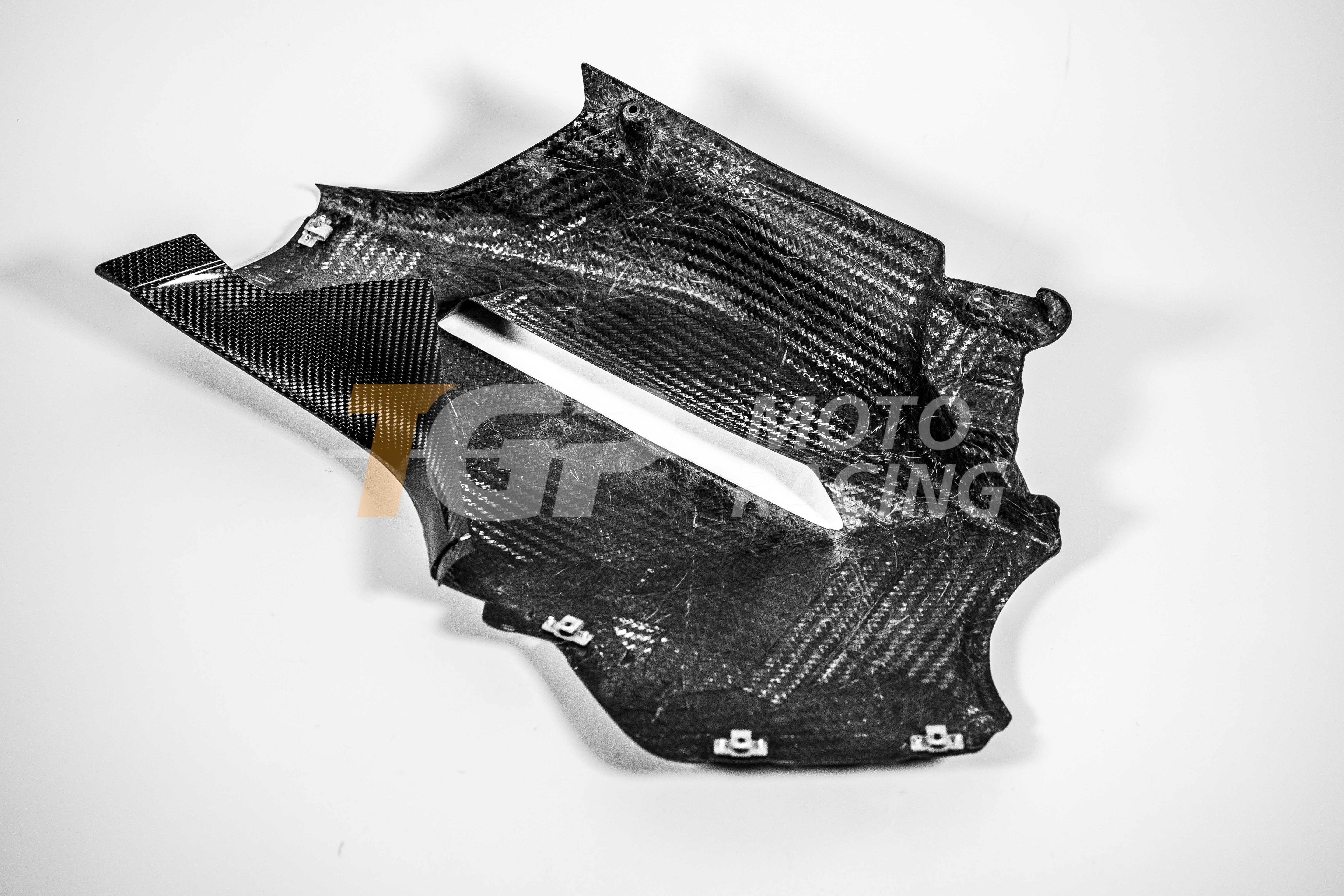Right side panel 200g carbon AP Carbon Line Ducati Panigale V4 R (2026) 