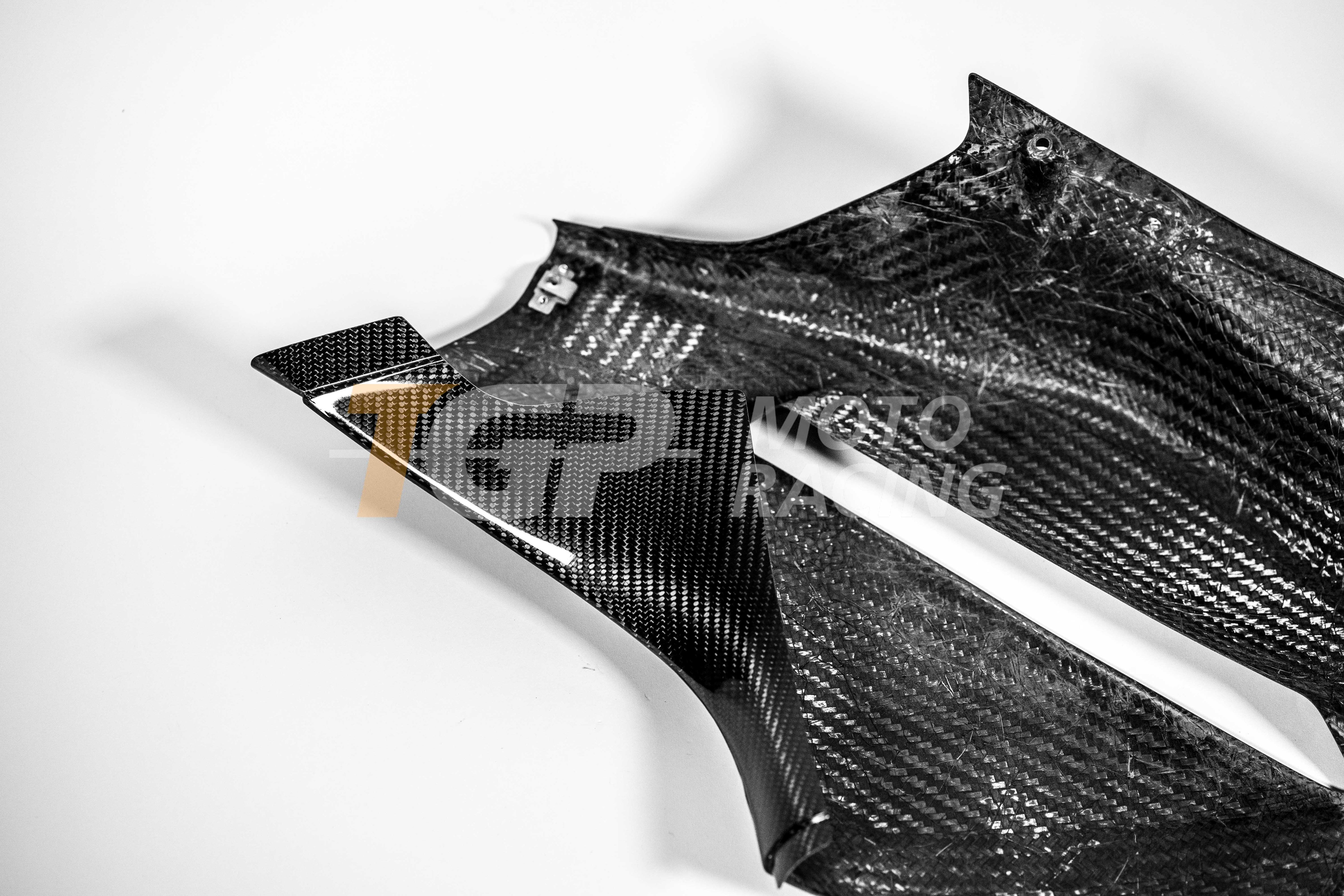 Right side panel 200g carbon AP Carbon Line Ducati Panigale V4 R (2026) 