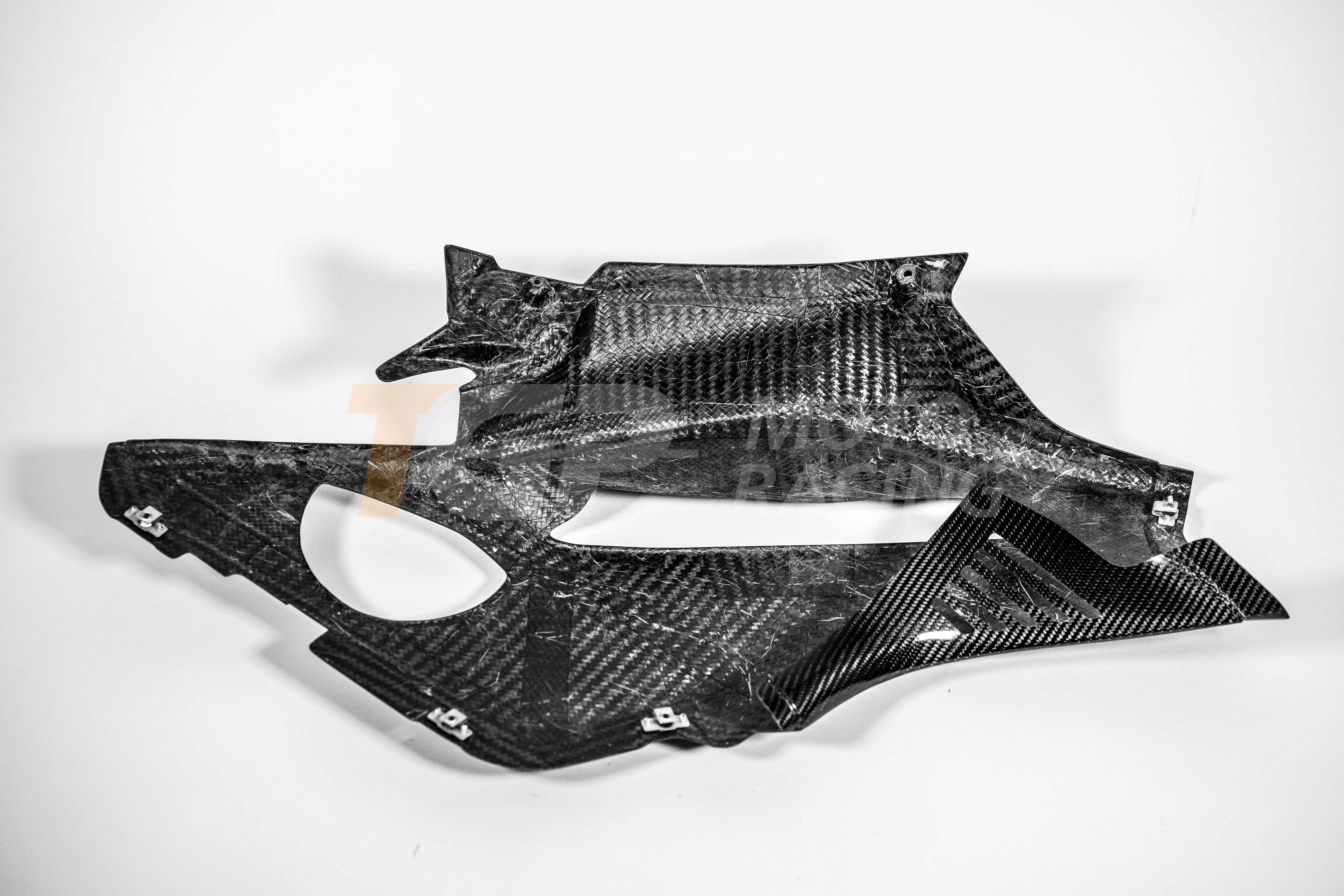 Left side panel 200g carbon AP Carbon Line for Ducati Panigale V4 R (2026) 