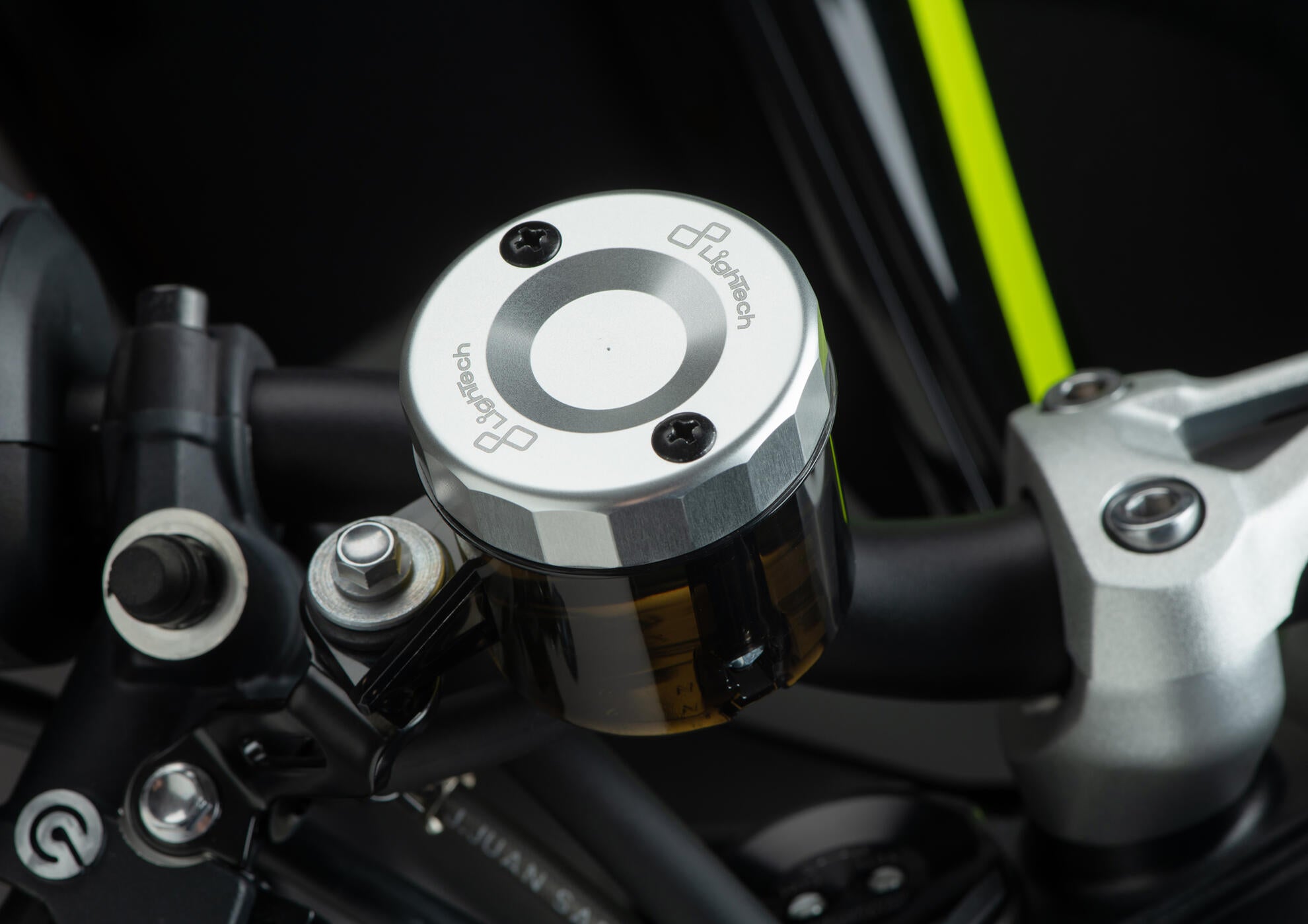 Couvercle de réservoir de compensation avant LighTech Ducati Panigale 1299/S (15-18) FBC04 