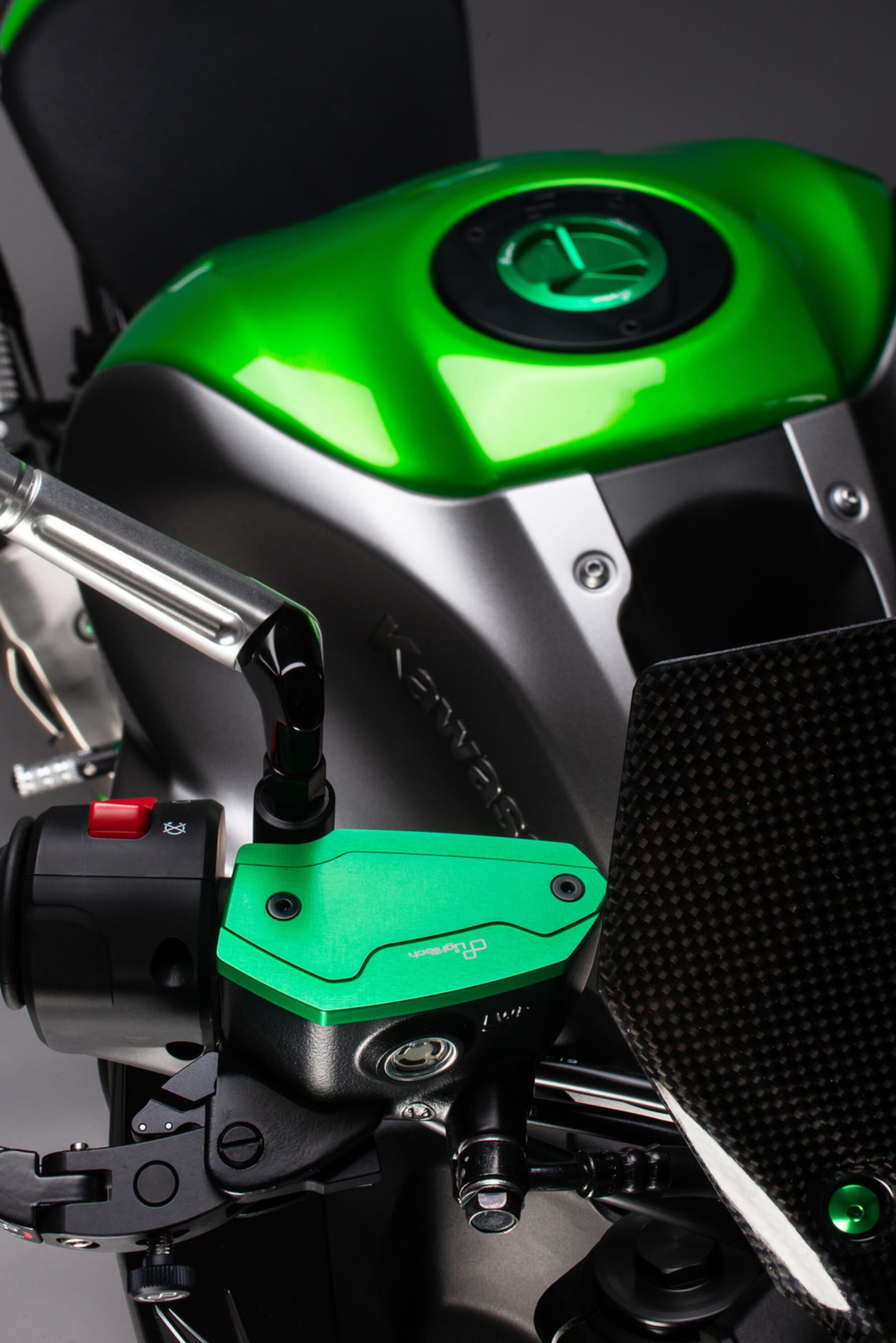 Ausgleichsbehälter-Deckel Vorne LighTech Kawasaki ZX-4 RR (23-25) FBC16