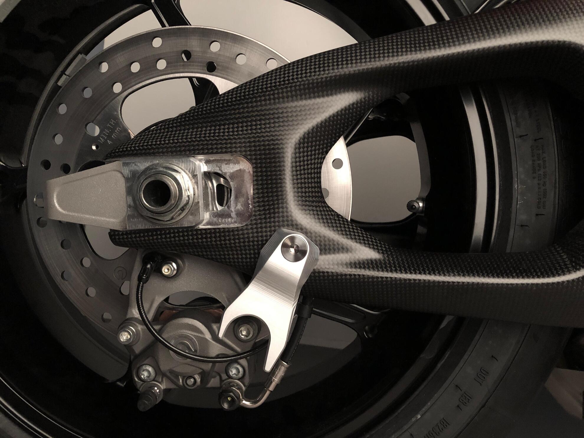 Ständeraufnahmen LighTech für Ständer mit Rollen für Ducati Panigale V4/S/R (25-26) FTEDU001
