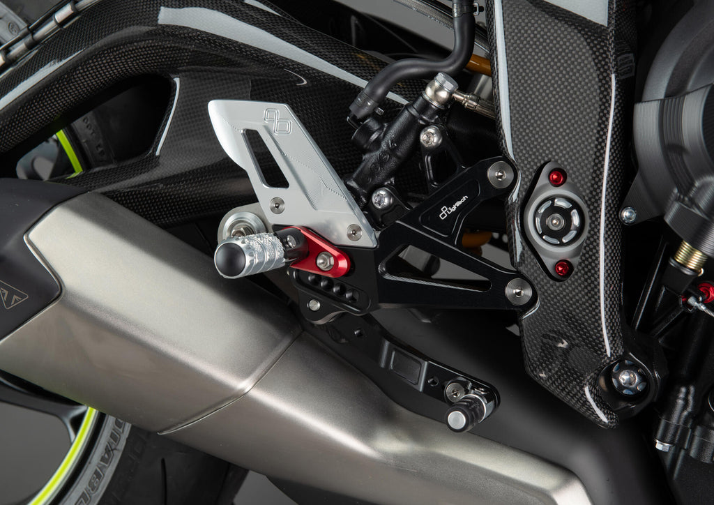 نظام Footrest R Lightech Triumph Street Triple 765 S / R / RS (17-25) FTRTR005R
