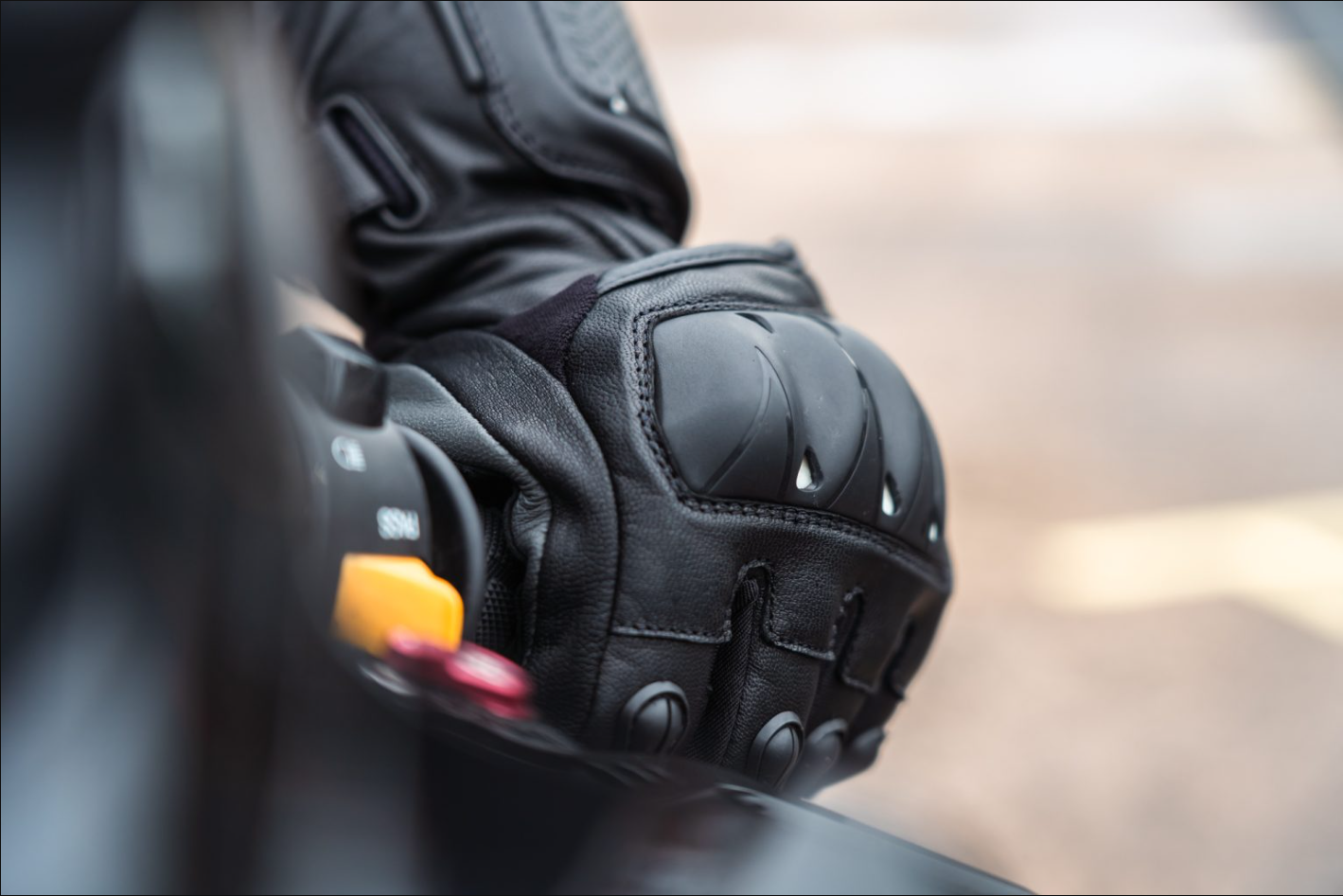 Knox Oulton MK2 Luvas de Desporto em Pele | Homem | Preto/Branco | 1011352160050 