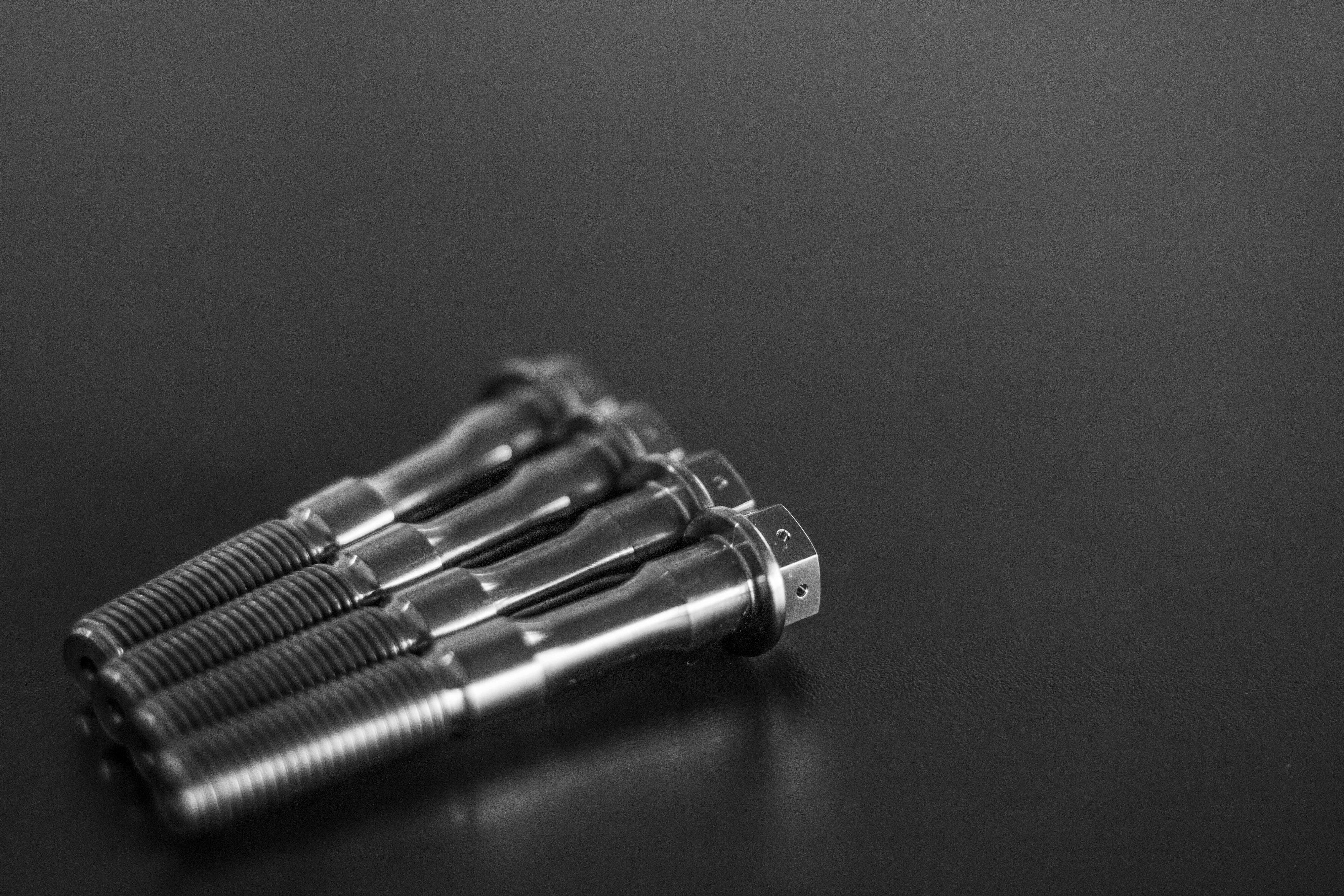 Kit de vis en titane pour étrier de frein Aprilia RSV4/Factory/R/RR/RF (09-16) TGP 